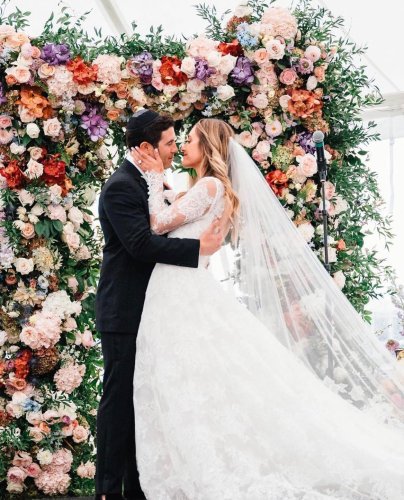 Carousel post from lelitebridal.