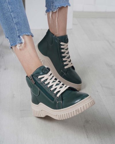 Carousel post from ossoshoes.