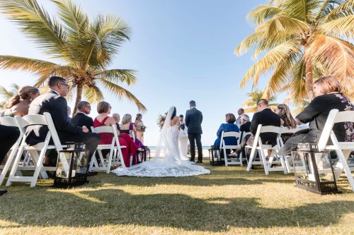 Carousel post from islaverdeweddings.