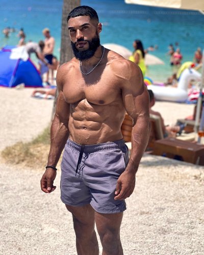 Carousel post from ph_gains.