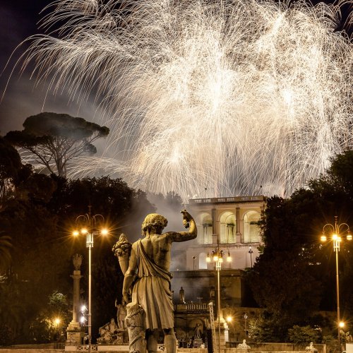 Carousel post from aurrome.