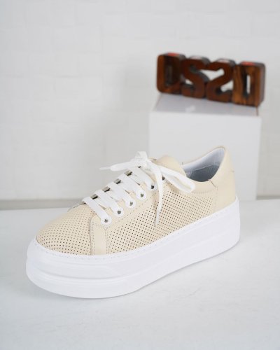 Carousel post from ossoshoes.