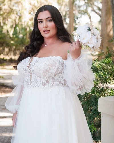 Carousel post from thecurvybridenj.