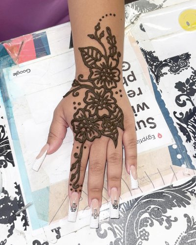 Pin by Queen Pryor on henna | Henna tattoo designs, Henna tattoo hand, Cute  henna tattoos