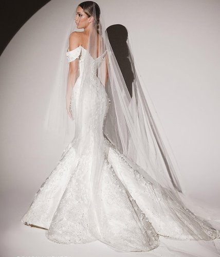 Carousel post from lelitebridal.