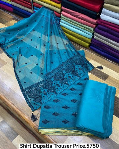 Carousel post from akbar_fabrics_.