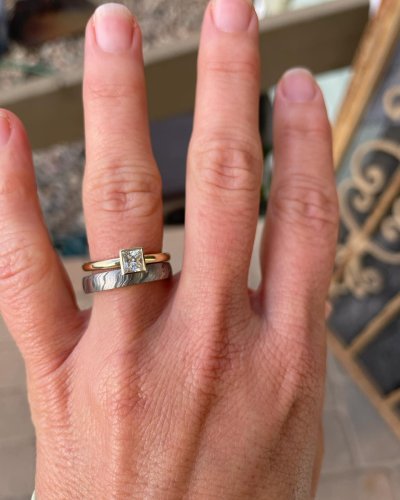 Carousel post from annelizabethjewelry.