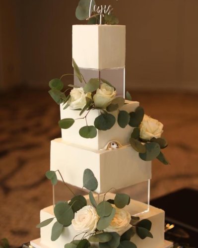 Photo post from marquettescakestudio.