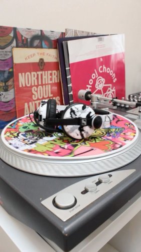 Video post from customcans_headphones.