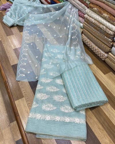 Carousel post from akbar_fabrics_.