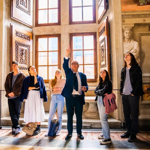 Carousel post from aurrome.