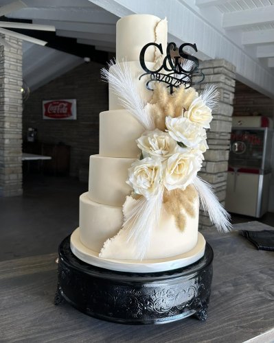 Photo post from marquettescakestudio.