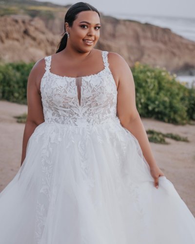 Carousel post from thecurvybridenj.