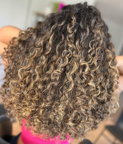 Carousel post from trindadehairstylist.