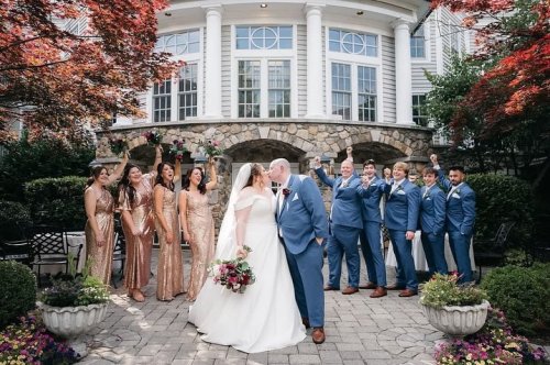 Carousel post from thecurvybridenj.