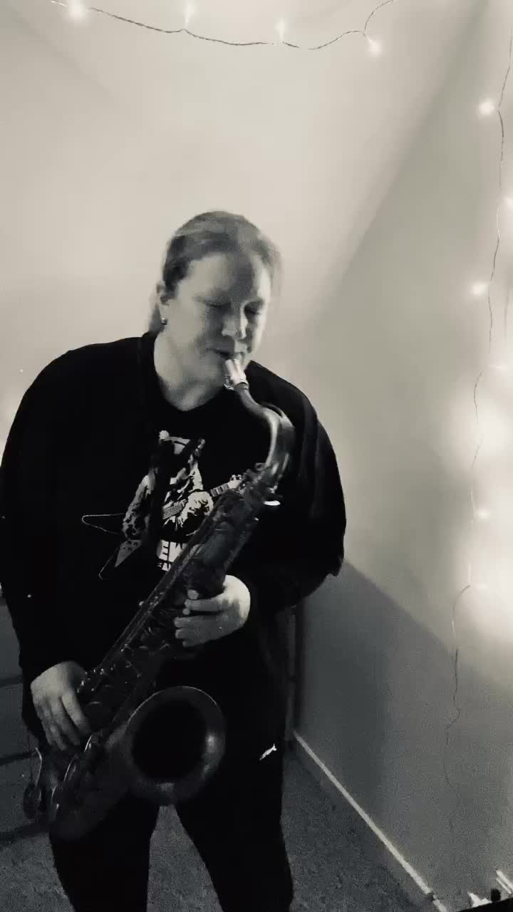 Video post from gingerlyjazz.