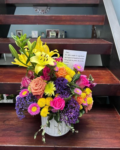 Carousel post from la_gifteria.