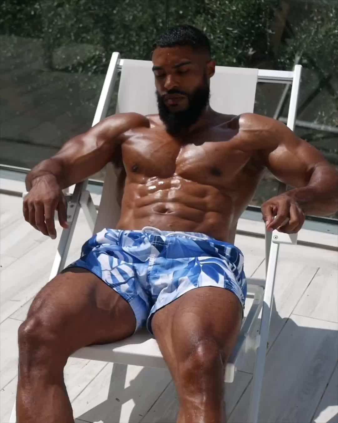 Carousel post from ph_gains.