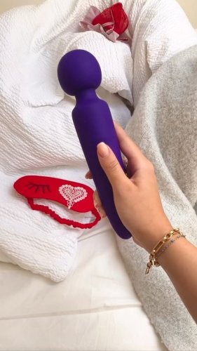 Video post from lovehoneyofficial.