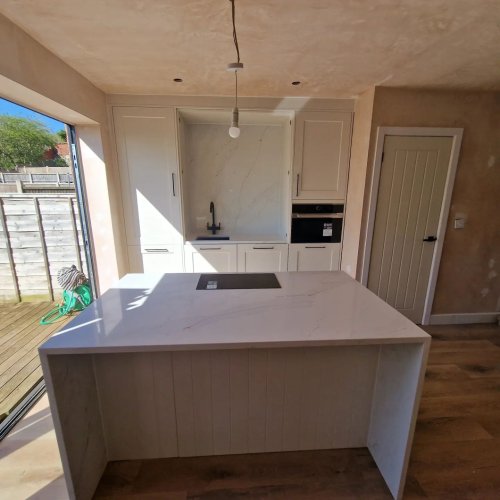 Carousel post from ellocoworktops.
