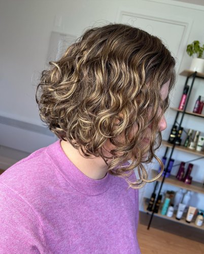 Carousel post from trindadehairstylist.