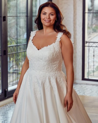 Carousel post from thecurvybridenj.