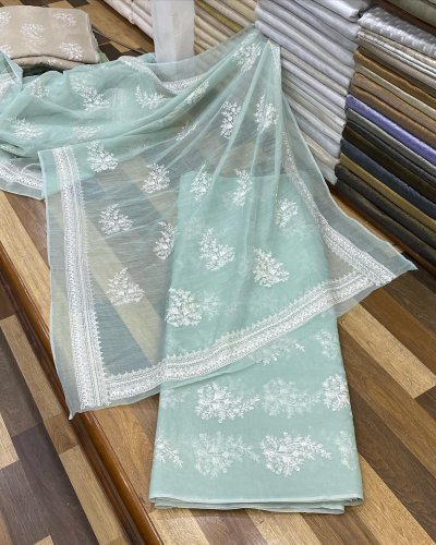 Carousel post from akbar_fabrics_.