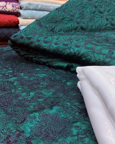 Carousel post from akbar_fabrics_.