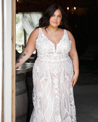 Carousel post from thecurvybridenj.