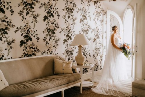 Carousel post from thecurvybridenj.