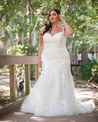 Carousel post from thecurvybridenj.