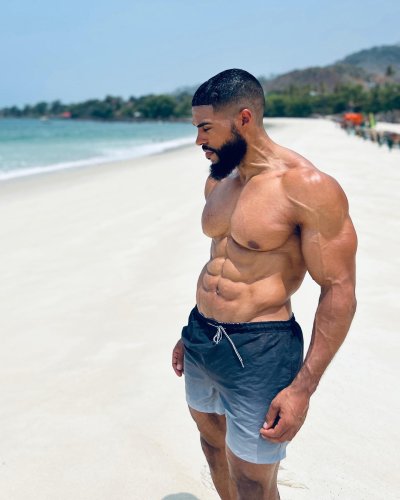 Carousel post from ph_gains.