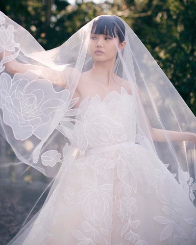 Carousel post from lelitebridal.