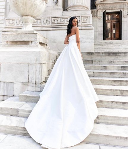 Carousel post from lelitebridal.