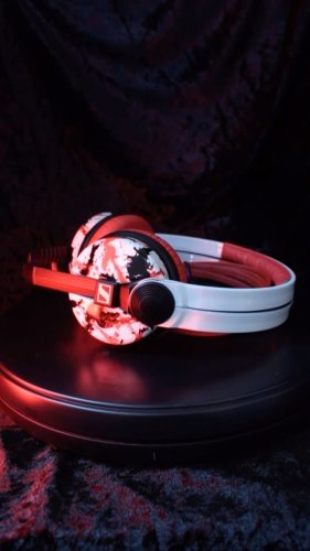 Video post from customcans_headphones.