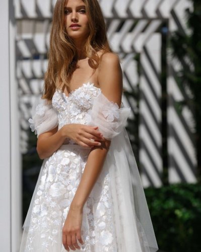 Carousel post from lelitebridal.