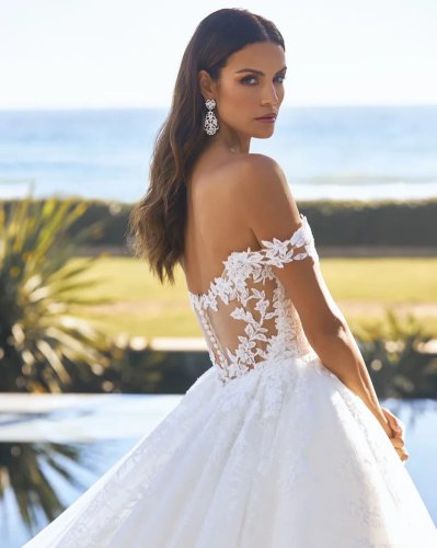 Carousel post from jolibride.