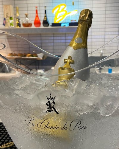 Carousel post from lecheminduroi.