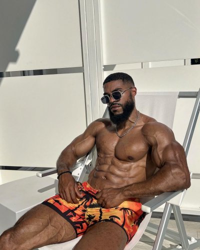 Carousel post from ph_gains.