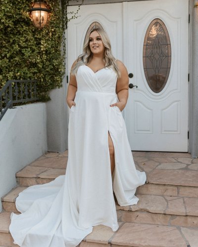 Carousel post from thecurvybridenj.