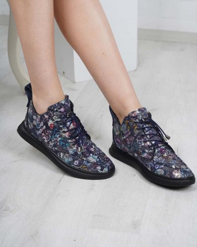 Carousel post from ossoshoes.