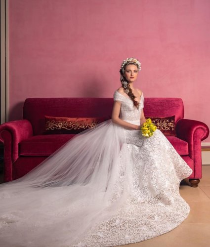 Carousel post from jolibride.