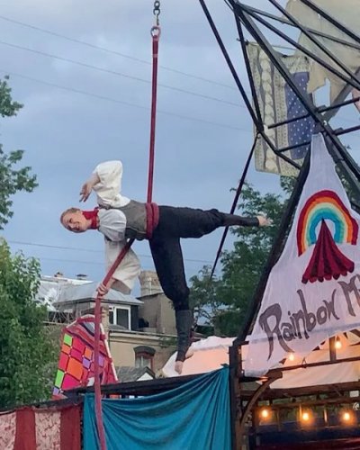 Carousel post from denfringe.