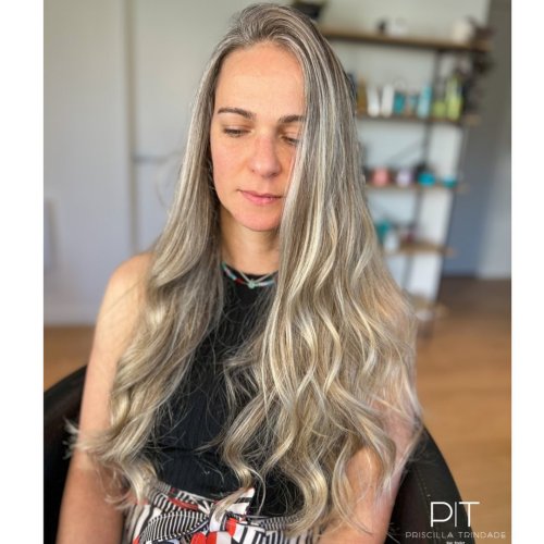 Carousel post from trindadehairstylist.