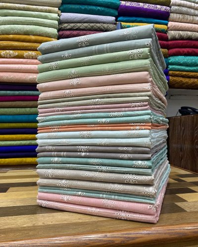 Carousel post from akbar_fabrics_.