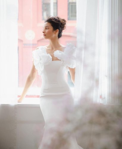 Carousel post from lelitebridal.
