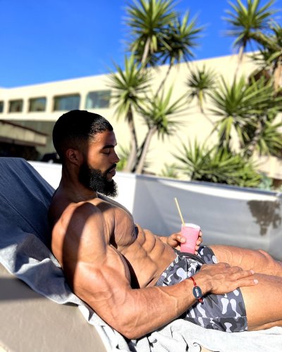 Carousel post from ph_gains.