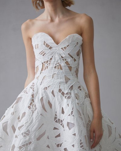 Carousel post from lelitebridal.