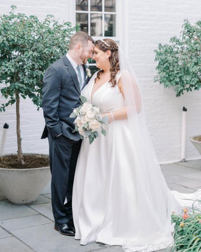 Carousel post from thecurvybridenj.