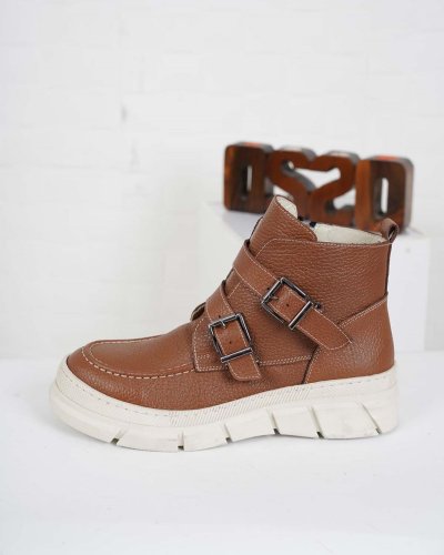 Carousel post from ossoshoes.
